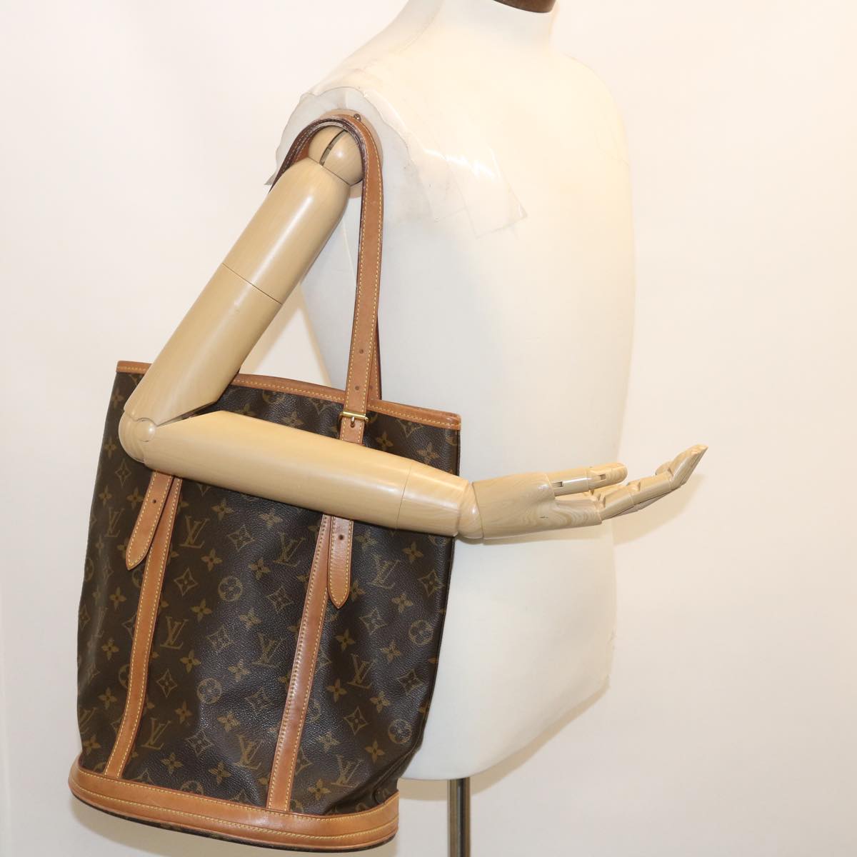 LOUIS VUITTON Monogram Bucket GM Shoulder Bag M42236 LV Auth jk1132