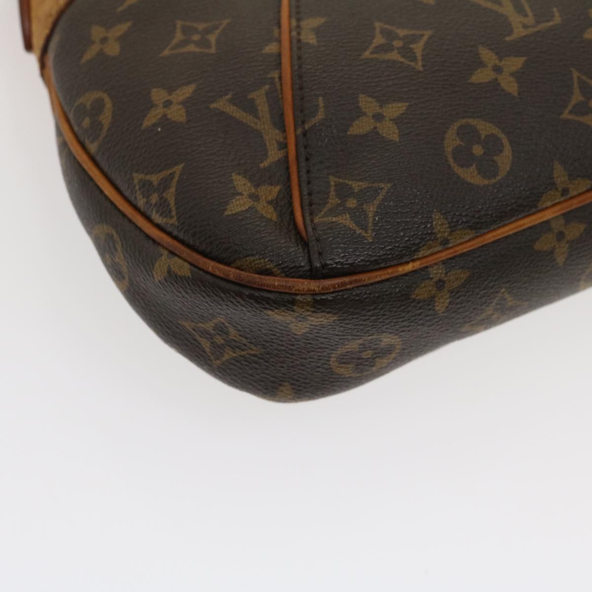 LOUIS VUITTON Monogram Thames PM Shoulder Bag M56384 LV Auth jk1217