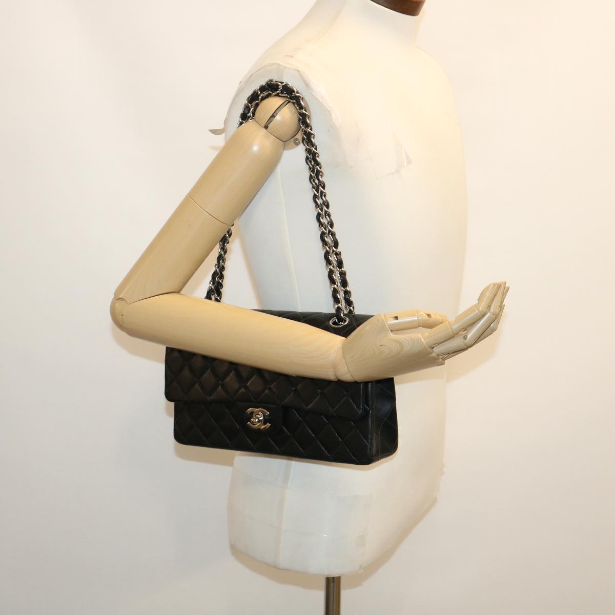 CHANEL Classic Matelasse 25 Chain Flap Shoulder Bag Lamb Skin Black Auth jk1409A
