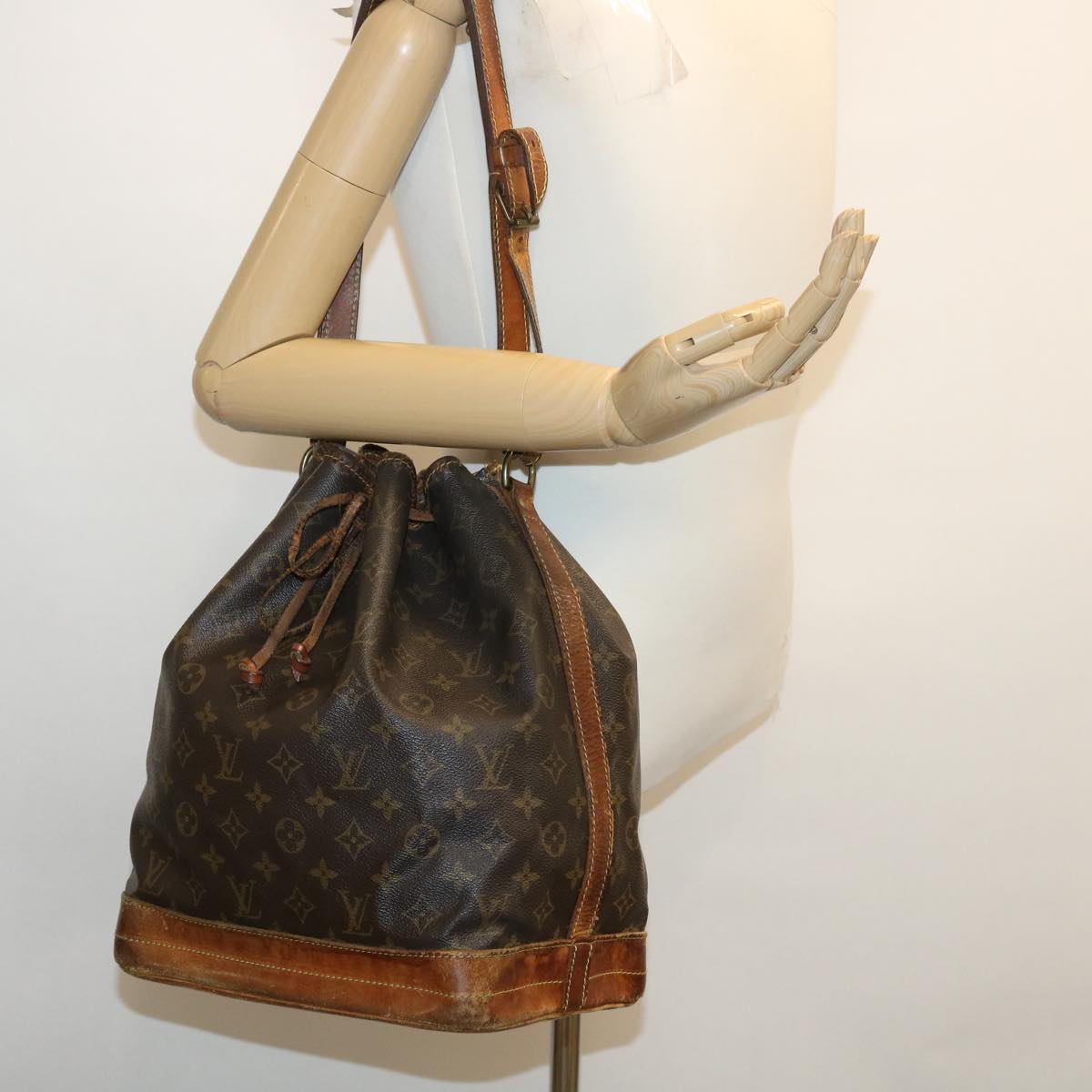 LOUIS VUITTON Monogram Noe Shoulder Bag M42224 LV Auth jk1457