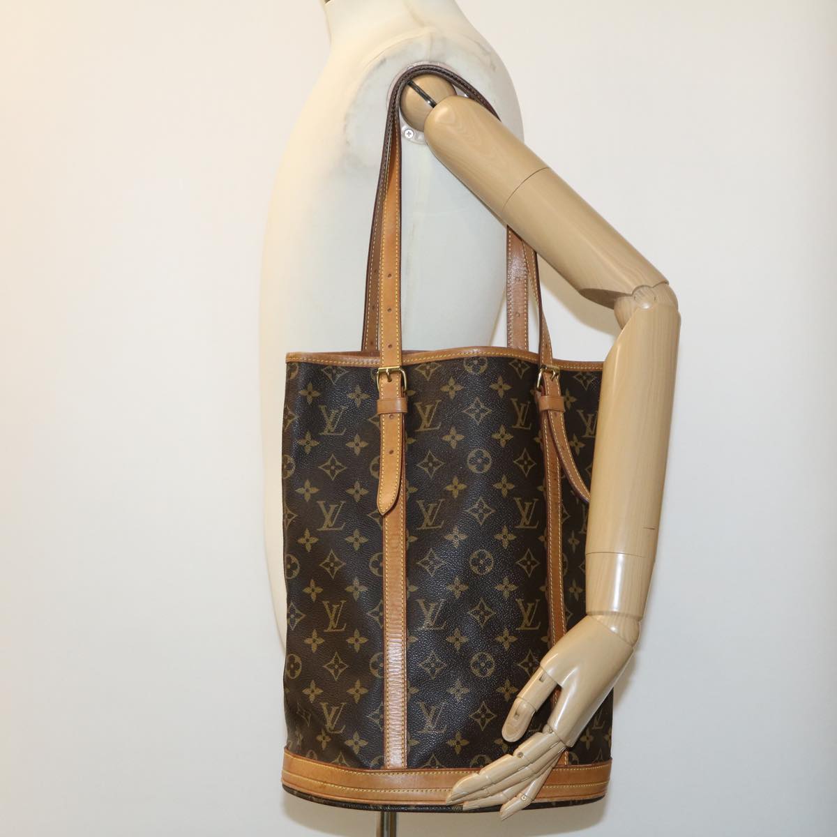 LOUIS VUITTON Monogram Bucket GM Shoulder Bag M42236 LV Auth jk1538