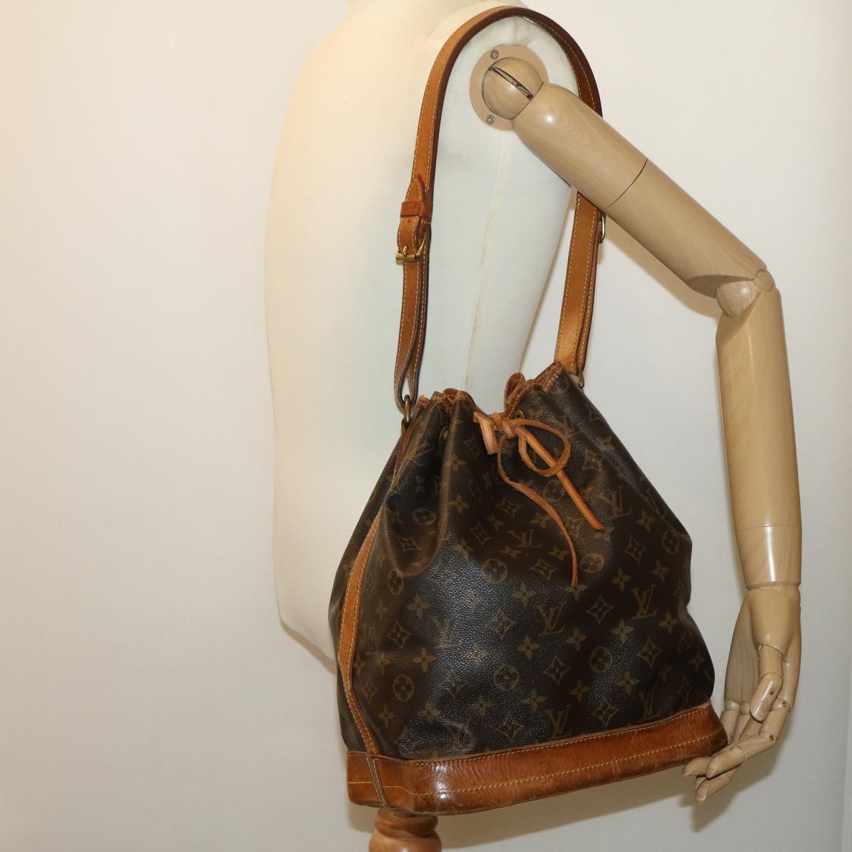 LOUIS VUITTON Monogram Noe Shoulder Bag M42224 LV Auth jk1552