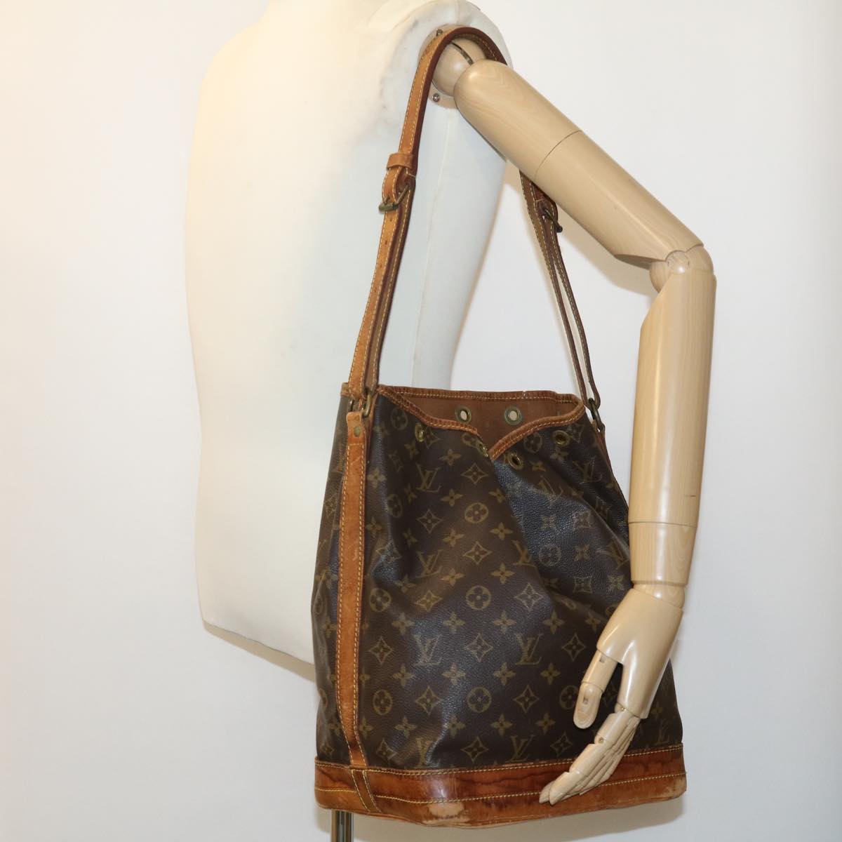 LOUIS VUITTON Monogram Noe Shoulder Bag M42224 LV Auth jk1745