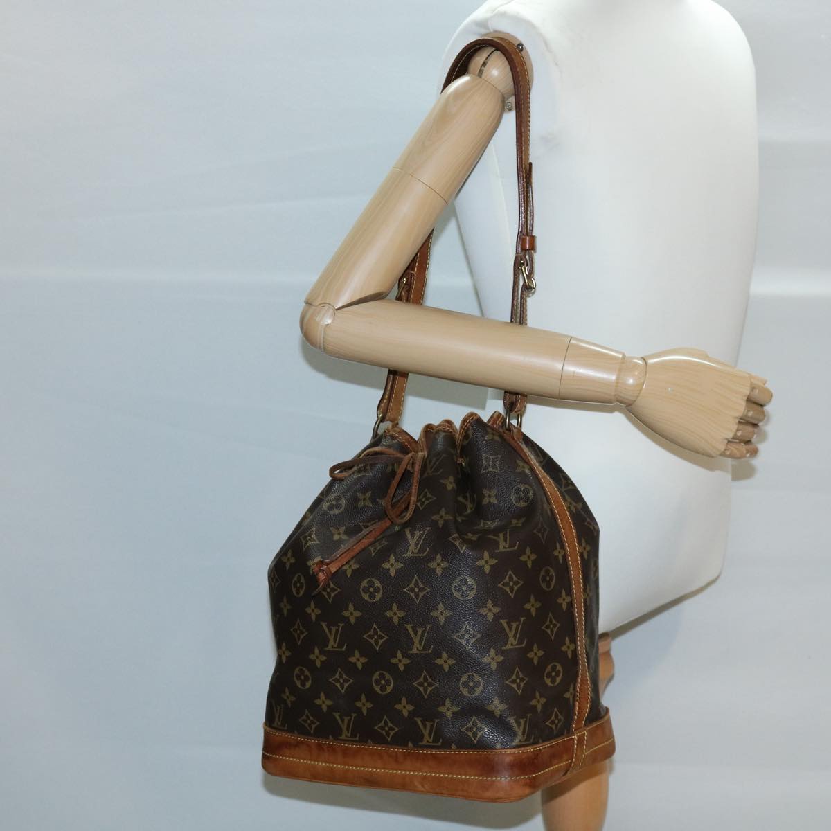 LOUIS VUITTON Monogram Noe Shoulder Bag M42224 LV Auth jk2366