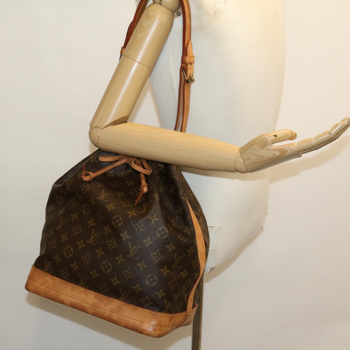 LOUIS VUITTON Monogram Noe Shoulder Bag M42224 LV Auth jk2383