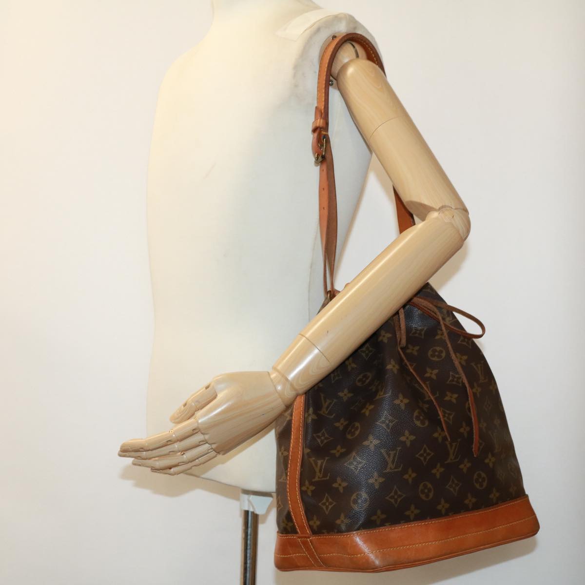 LOUIS VUITTON Monogram Noe Shoulder Bag M42224 LV Auth jk2866