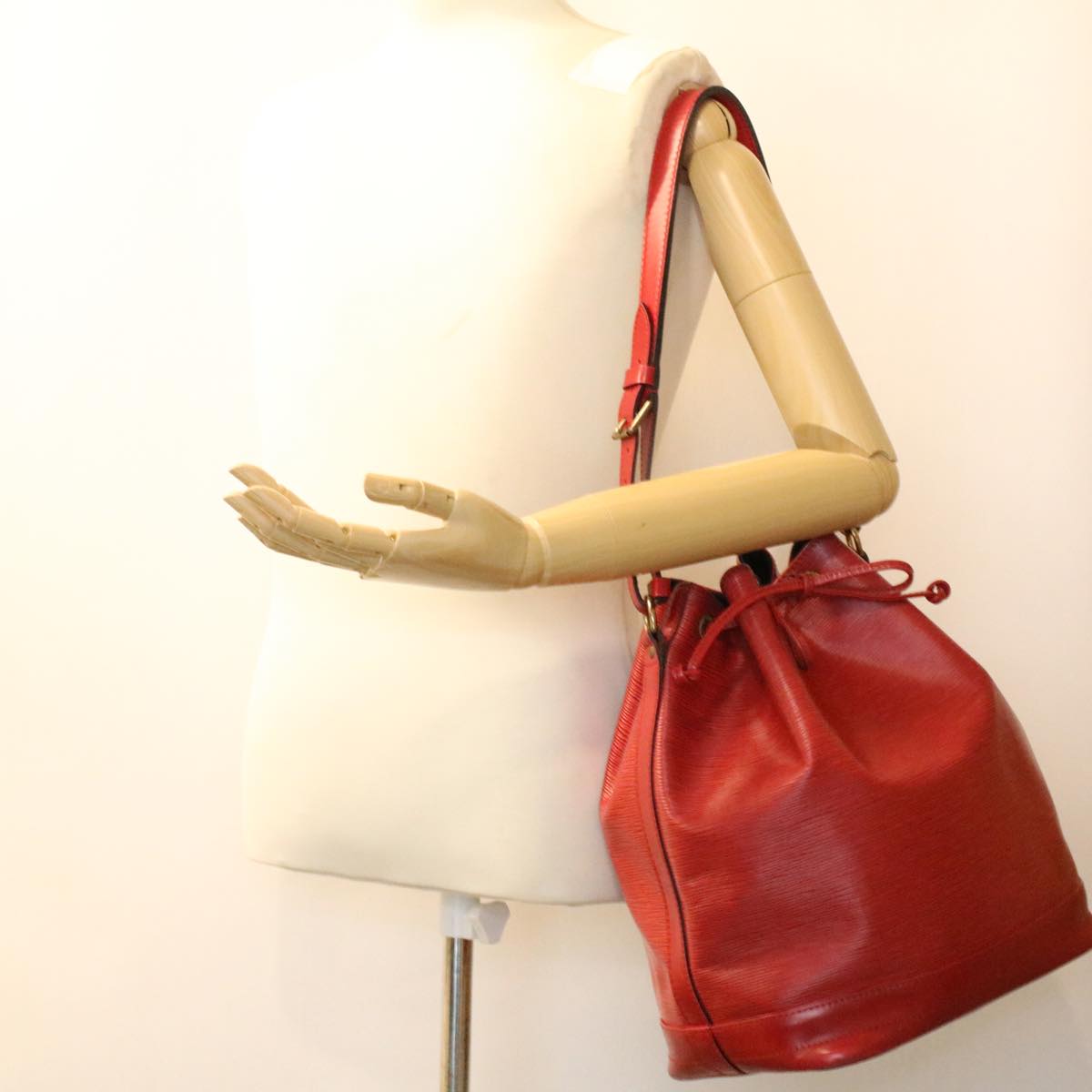 LOUIS VUITTON Epi Noe Shoulder Bag Red M44007 LV Auth jk2977