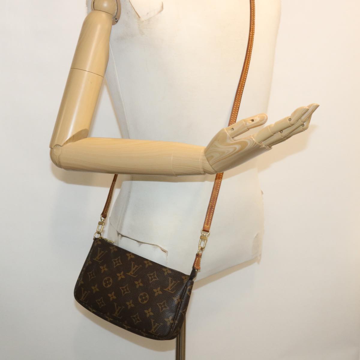 LOUIS VUITTON Monogram Pochette Accessoires Pouch M51980 LV Auth 34928