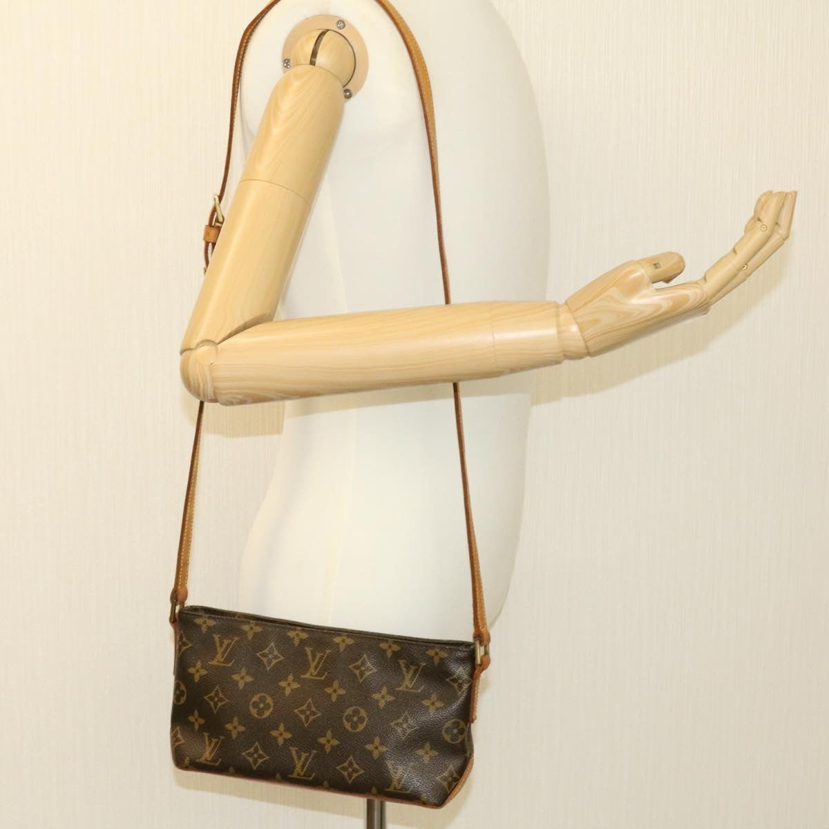 LOUIS VUITTON Monogram Trotteur Shoulder Bag M51240 LV Auth jk353