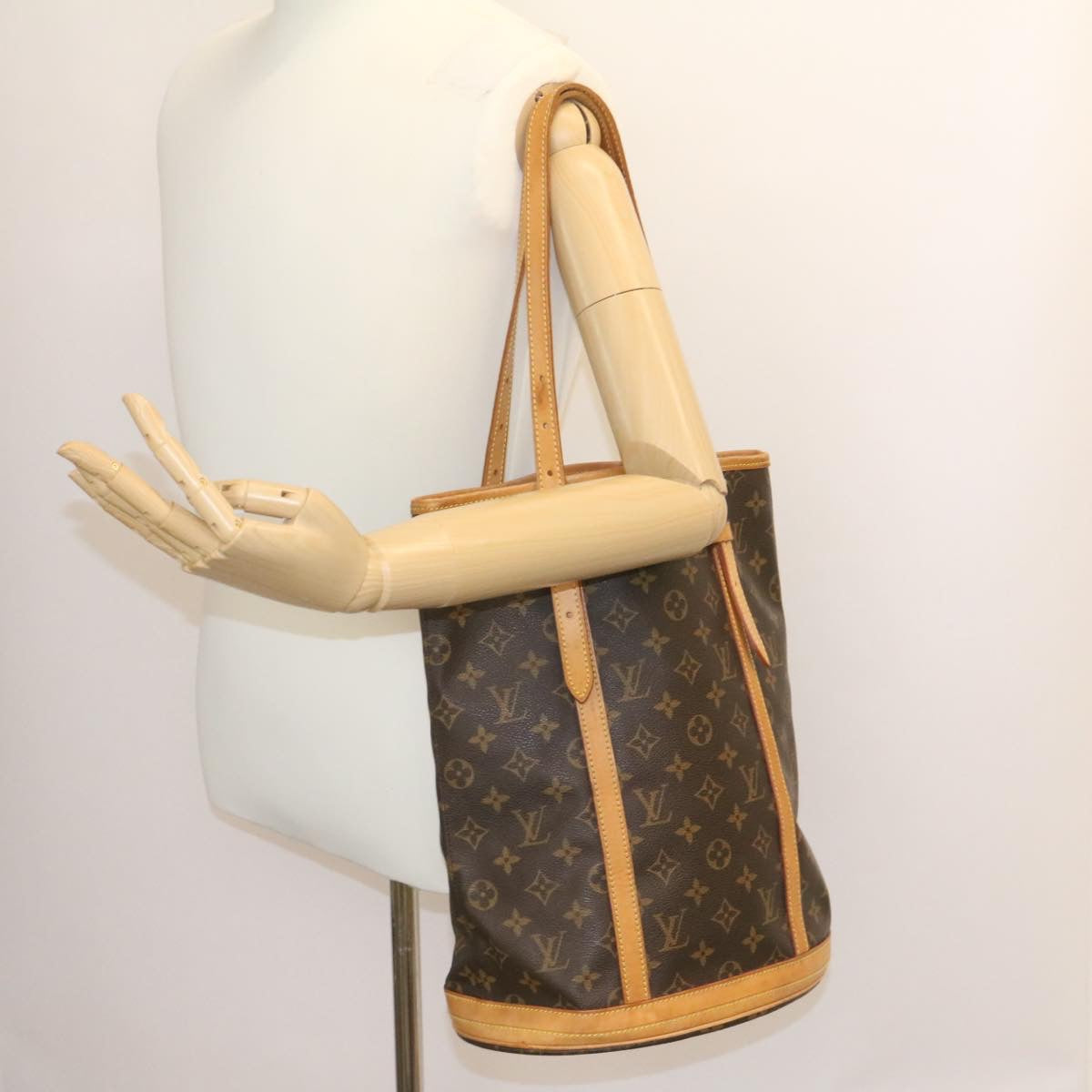 LOUIS VUITTON Monogram Bucket GM Shoulder Bag M42236 LV Auth jk536