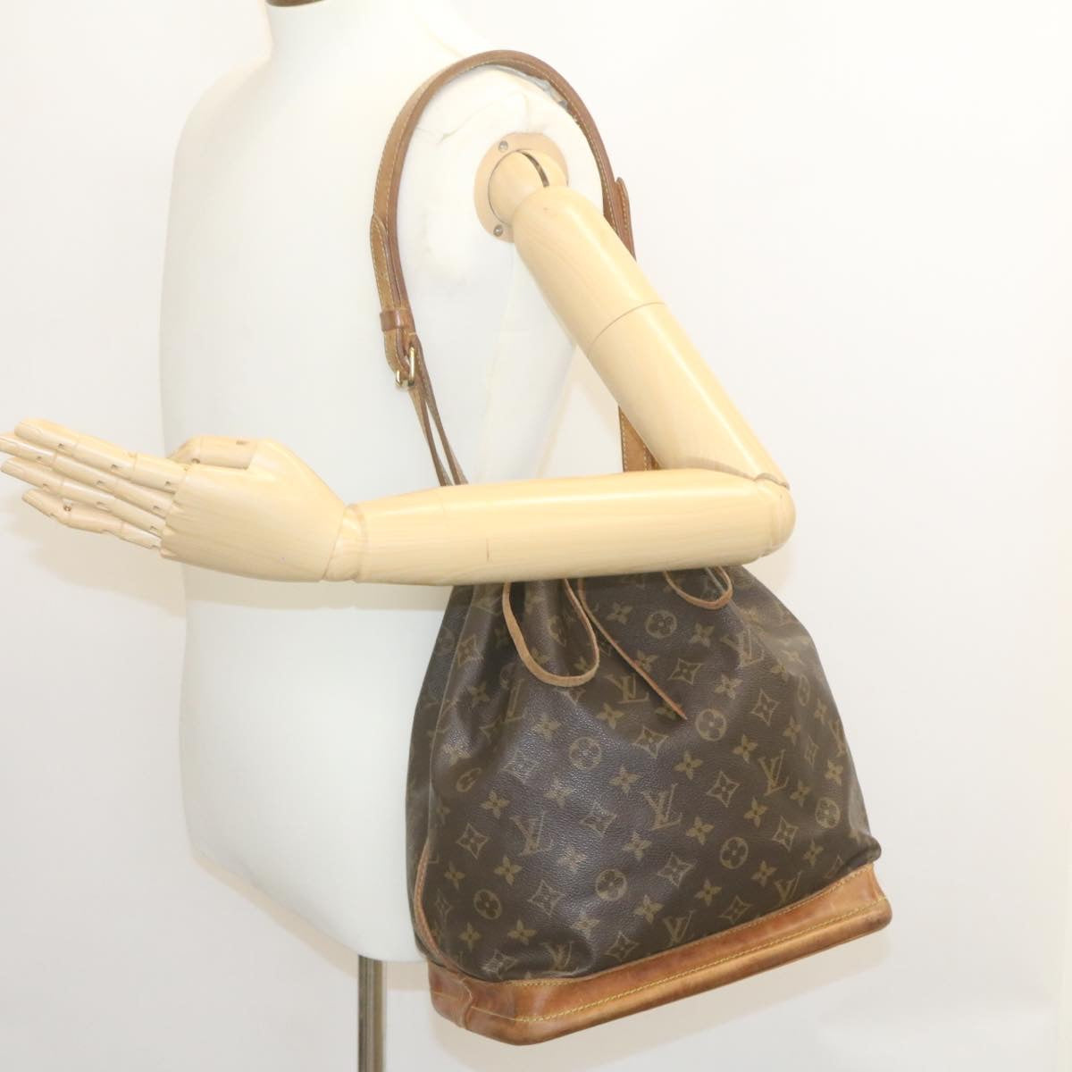 LOUIS VUITTON Monogram Noe Shoulder Bag M42224 LV Auth jk980