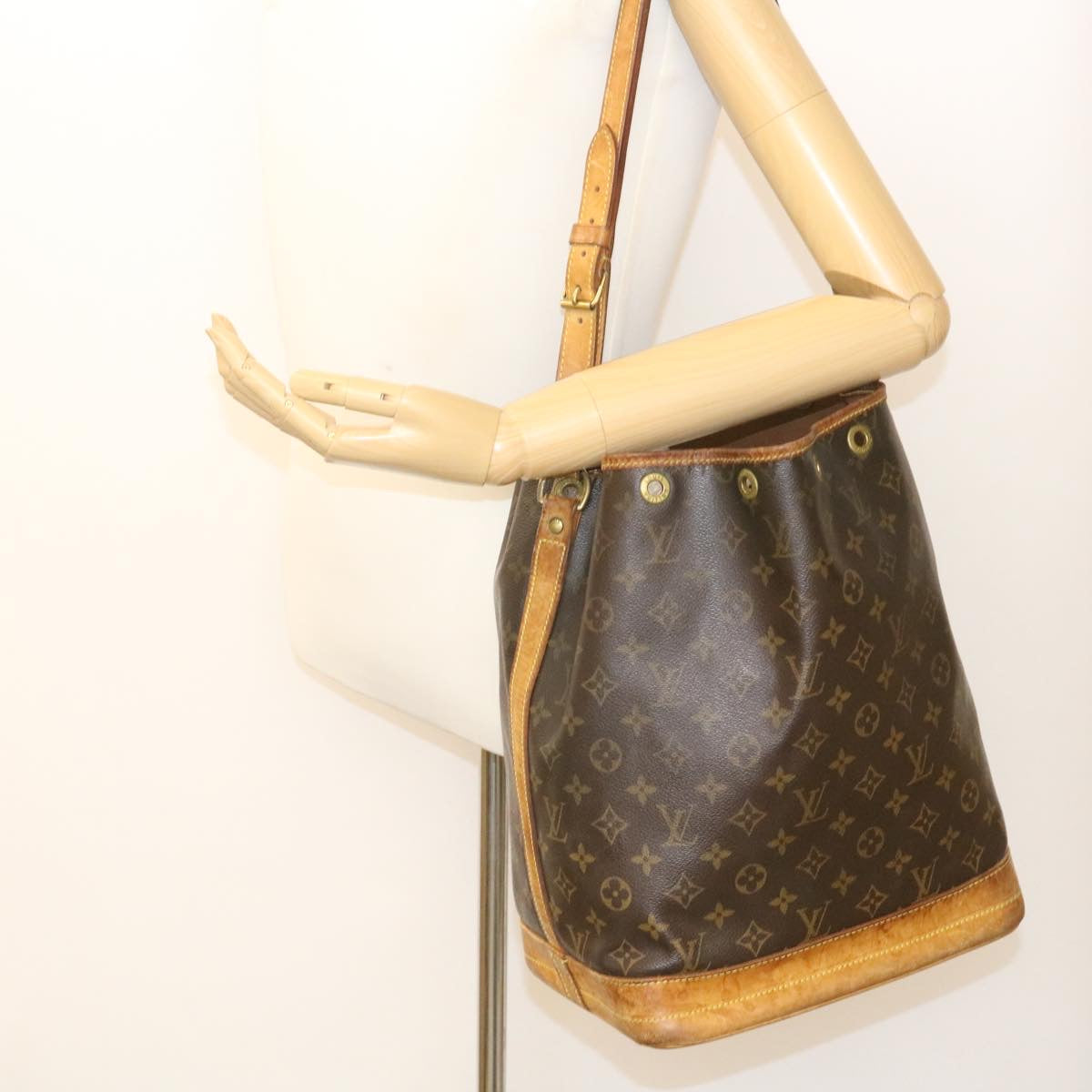 LOUIS VUITTON Monogram Noe Shoulder Bag M42224 LV Auth ki1656