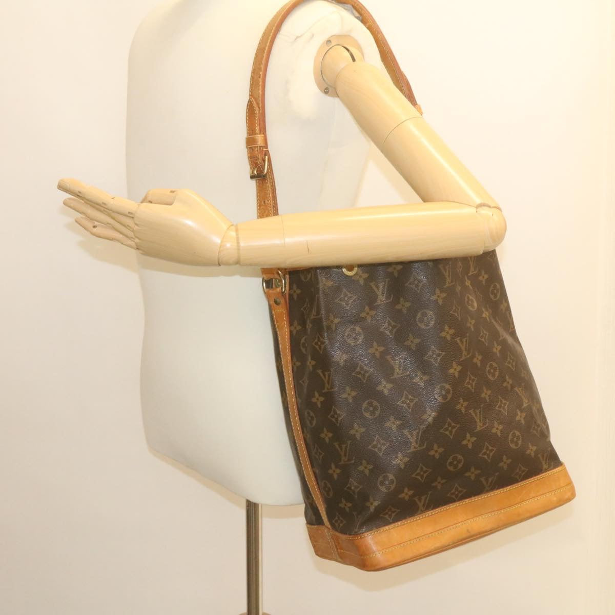 LOUIS VUITTON Monogram Noe Shoulder Bag M42224 LV Auth ki1748