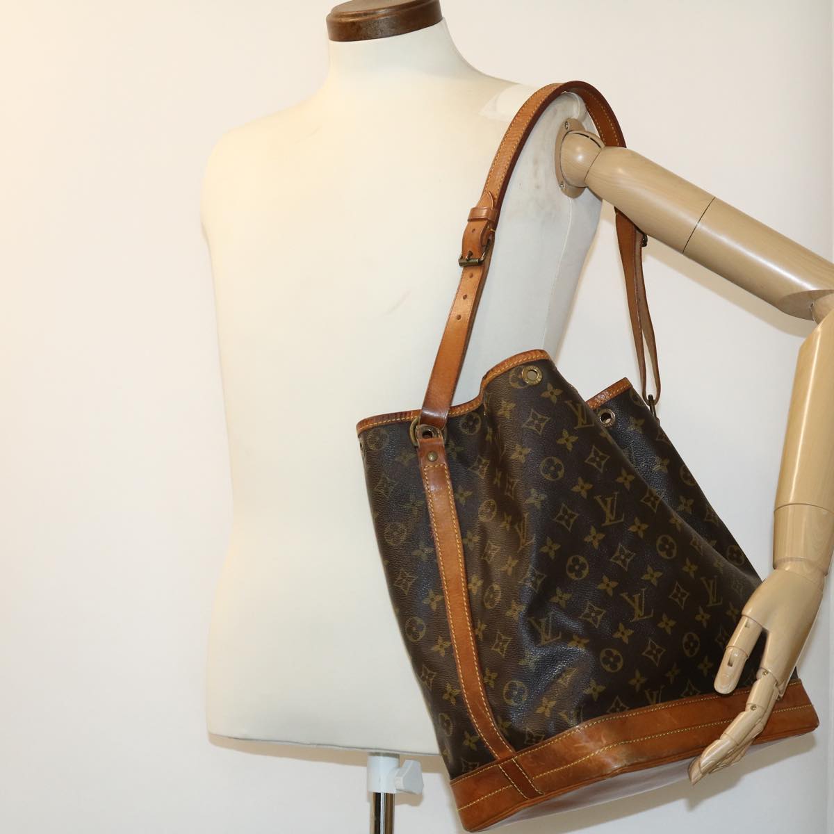 LOUIS VUITTON Monogram Noe Shoulder Bag M42224 LV Auth ki2010