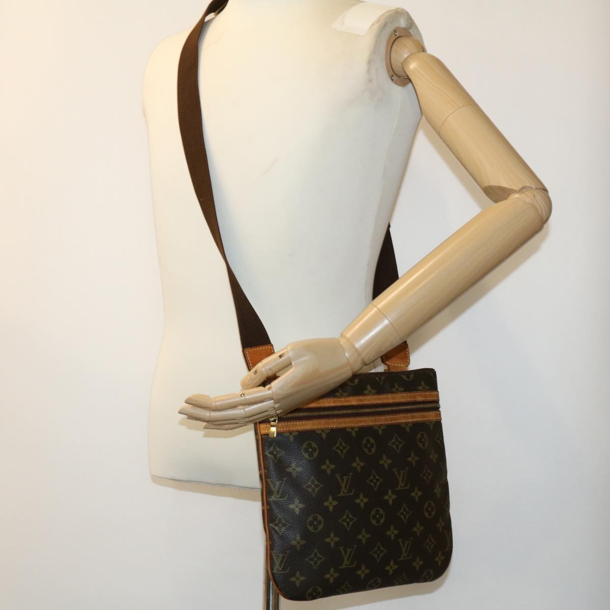 LOUIS VUITTON Monnogram Pochette Bosphore Shoulder Bag M40044 LV Auth ki2194