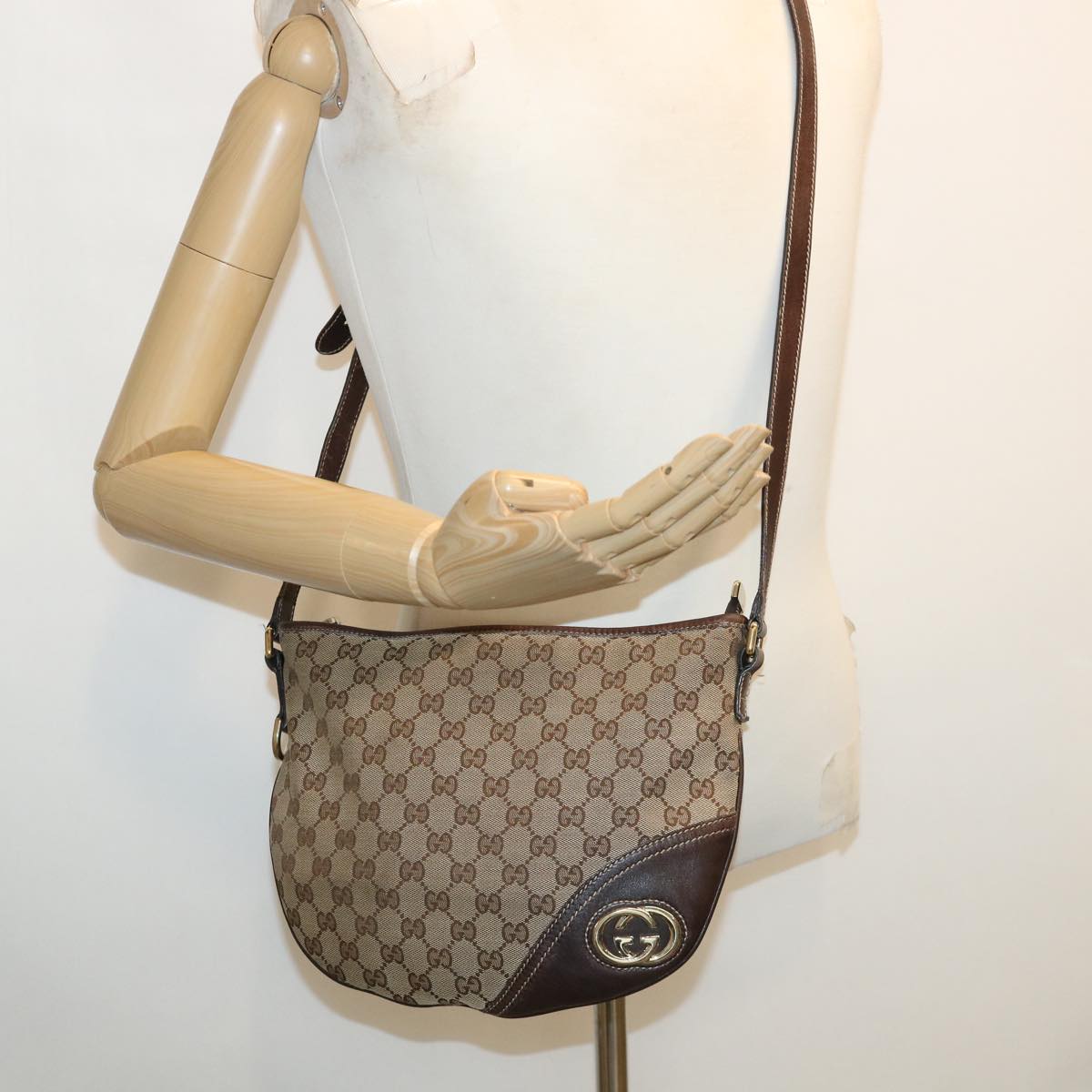 GUCCI GG Canvas Shoulder Bag Beige Auth ki2368