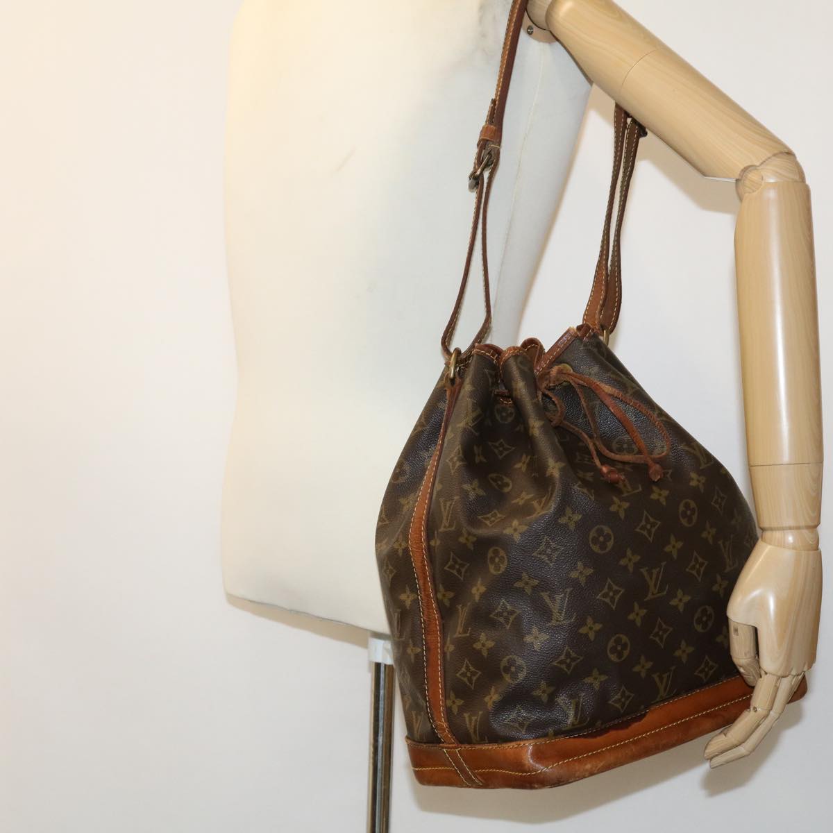 LOUIS VUITTON Monogram Noe Shoulder Bag M42224 LV Auth ki2419