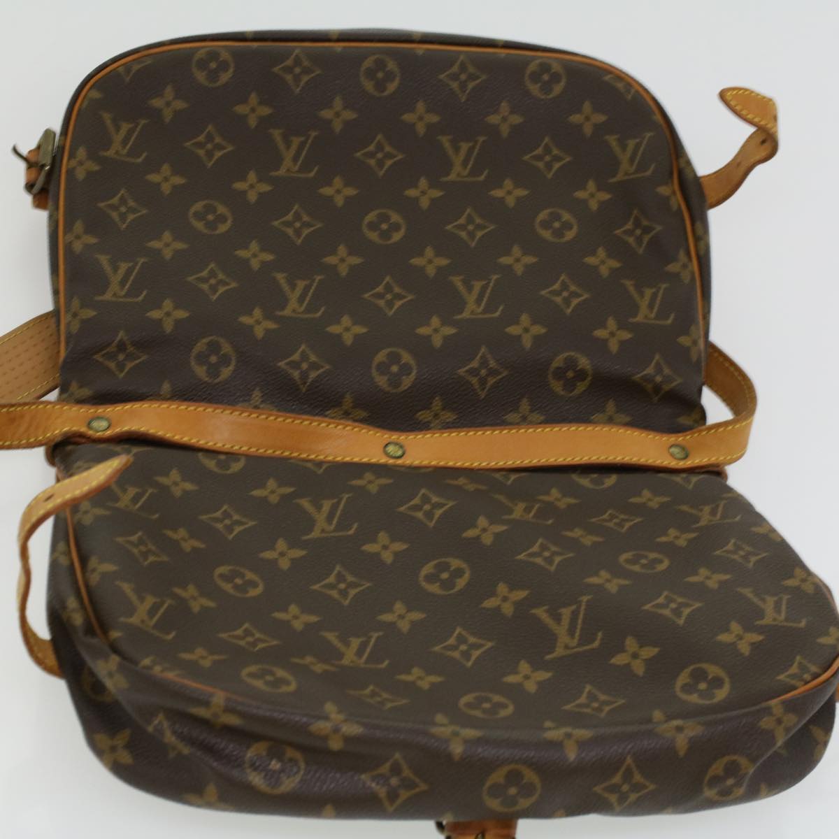 LOUIS VUITTON Monogram Saumur 30 Shoulder Bag M42256 LV Auth ki2529