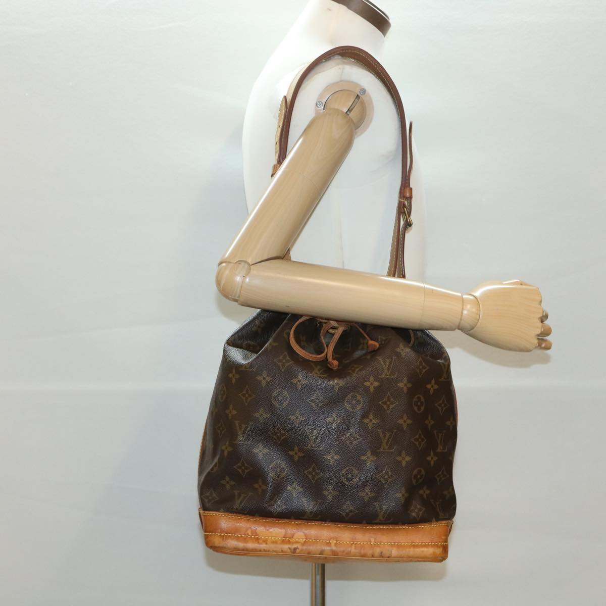 LOUIS VUITTON Monogram Noe Shoulder Bag M42224 LV Auth ki2654