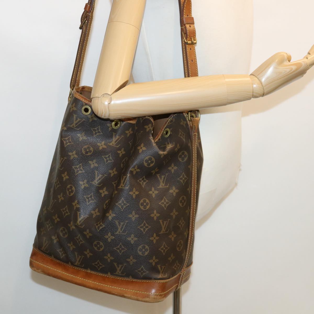 LOUIS VUITTON Monogram Noe Shoulder Bag M42224 LV Auth ki2723