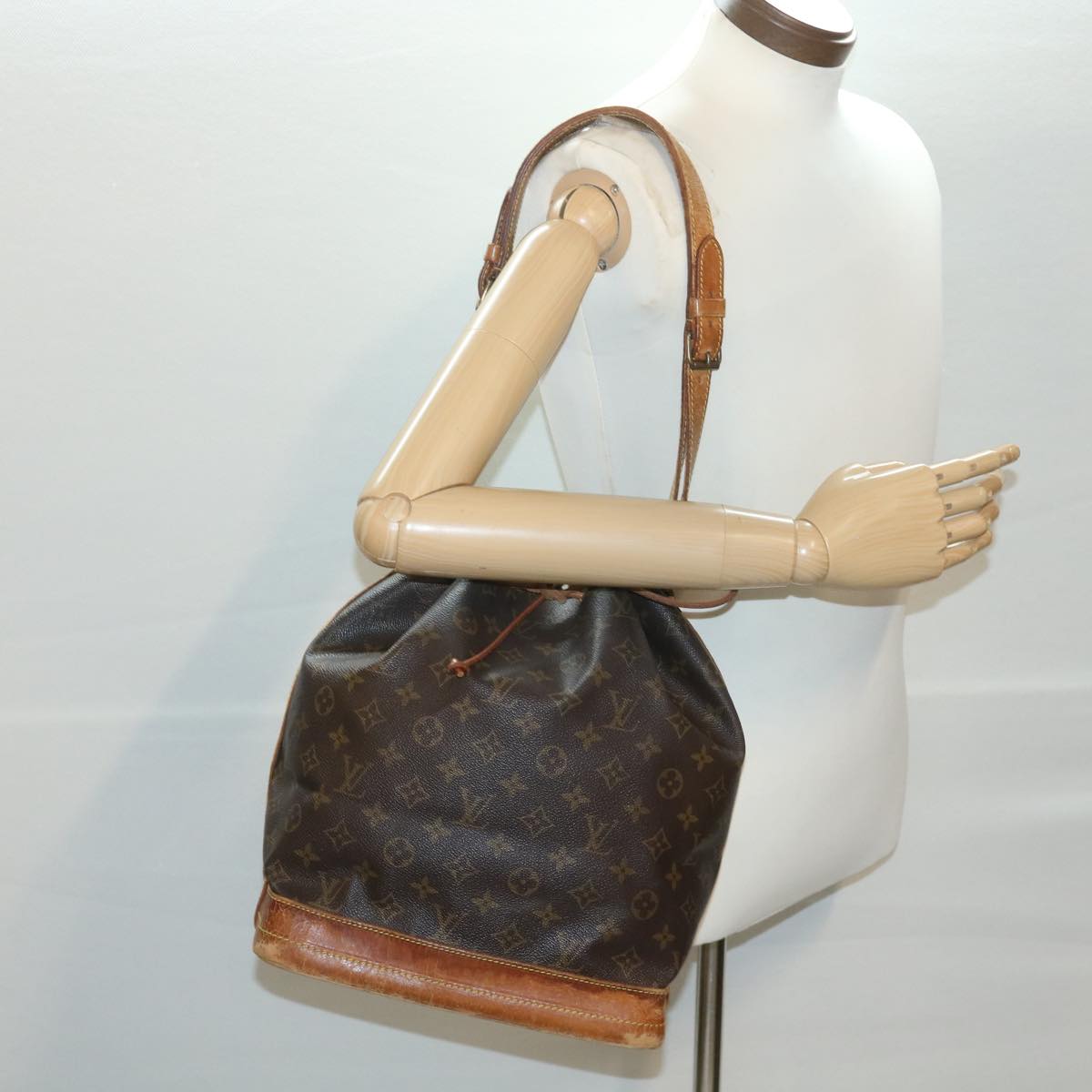 LOUIS VUITTON Monogram Noe Shoulder Bag M42224 LV Auth ki2745