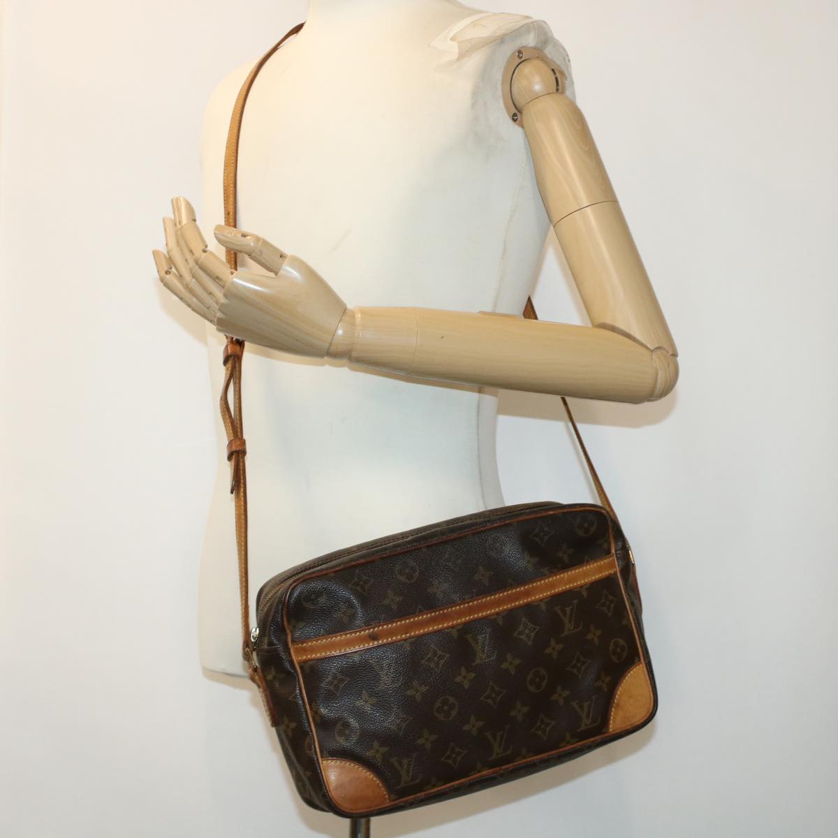 LOUIS VUITTON Monogram Trocadero 30 Shoulder Bag M51272 LV Auth ki3013