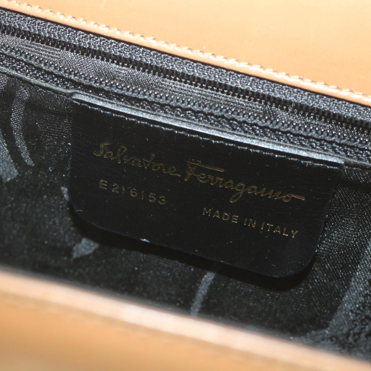 Salvatore Ferragamo Gancini Shoulder Bag Leather Beige Auth ki3803