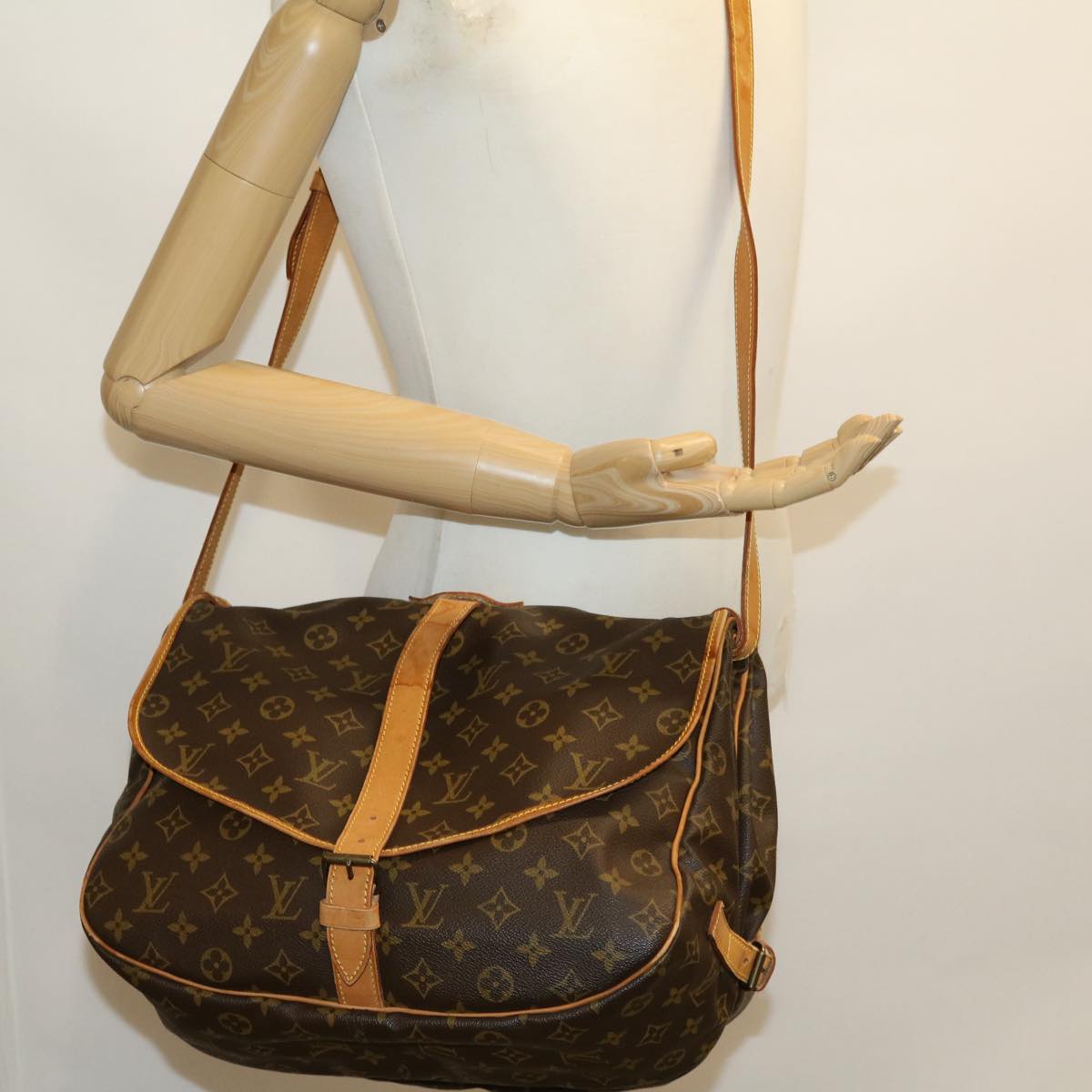 LOUIS VUITTON Monogram Saumur 35 Shoulder Bag M42254 LV Auth kk118