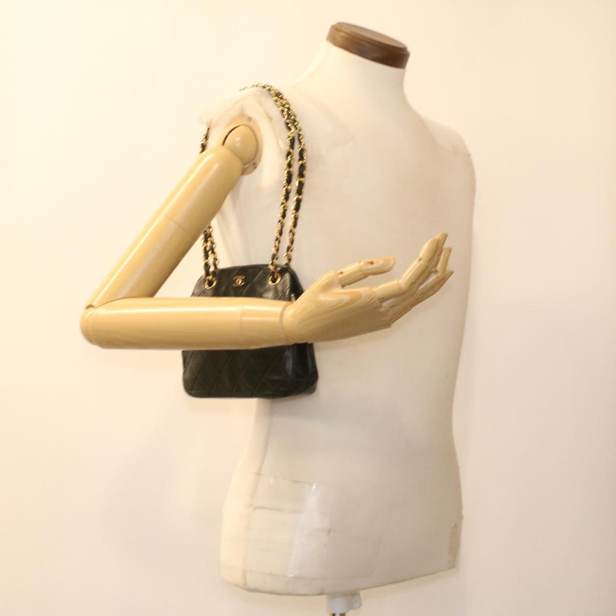 CHANEL Matelasse Clasp Chain Shoulder Bag Lamb Skin Black CC Auth kk164