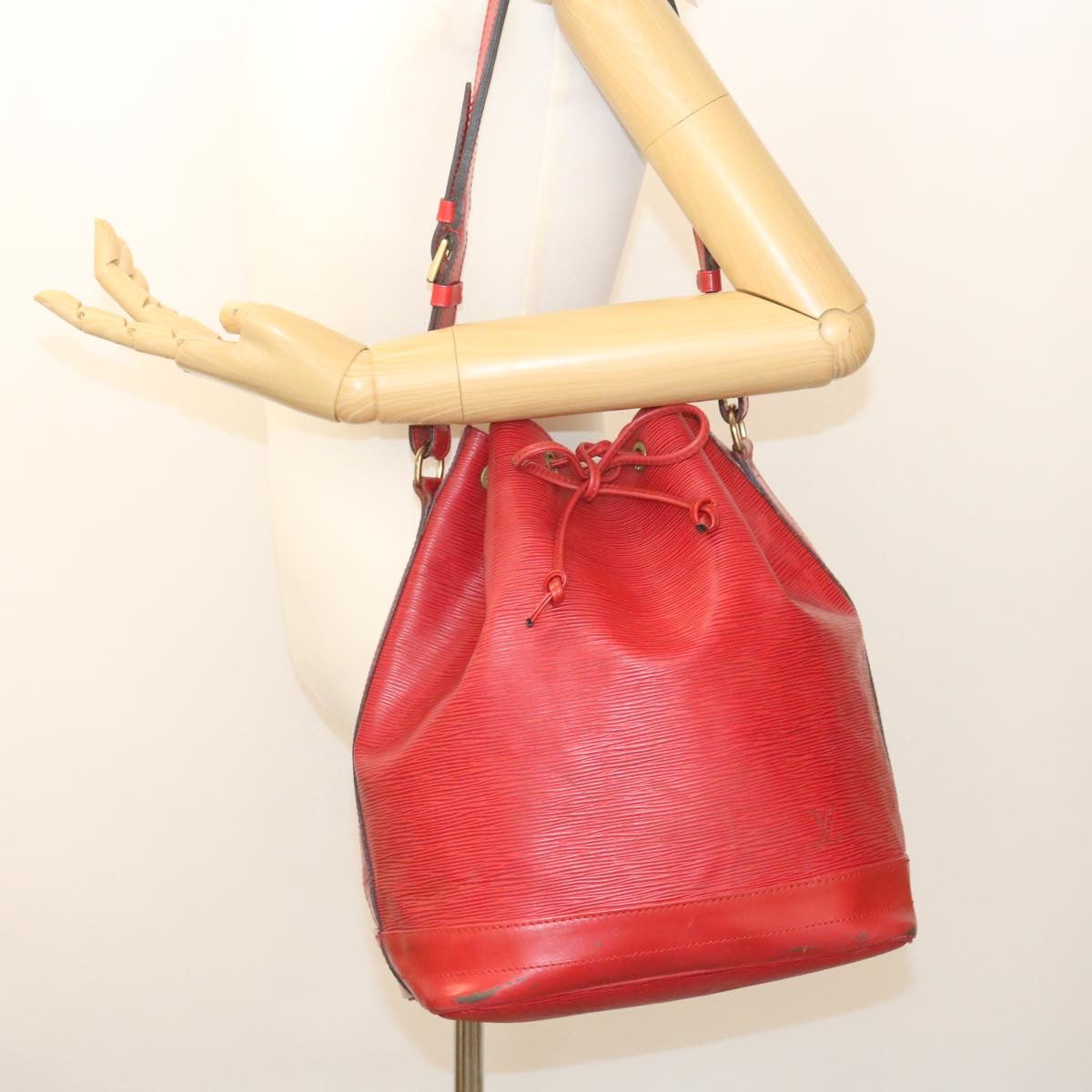 LOUIS VUITTON Epi Noe Shoulder Bag Red M44007 LV Auth lt143