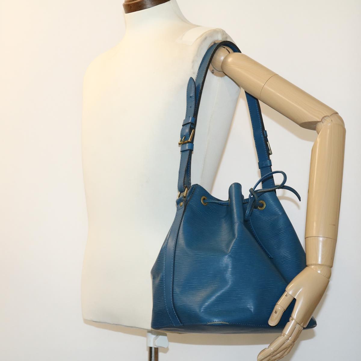 LOUIS VUITTON Epi Petit Noe Shoulder Bag Blue M44105 LV Auth lt546