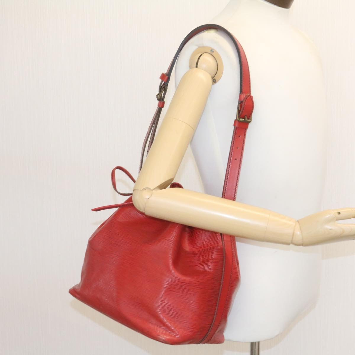 LOUIS VUITTON Epi Petit Noe Shoulder Bag Red M44107 LV Auth 35009