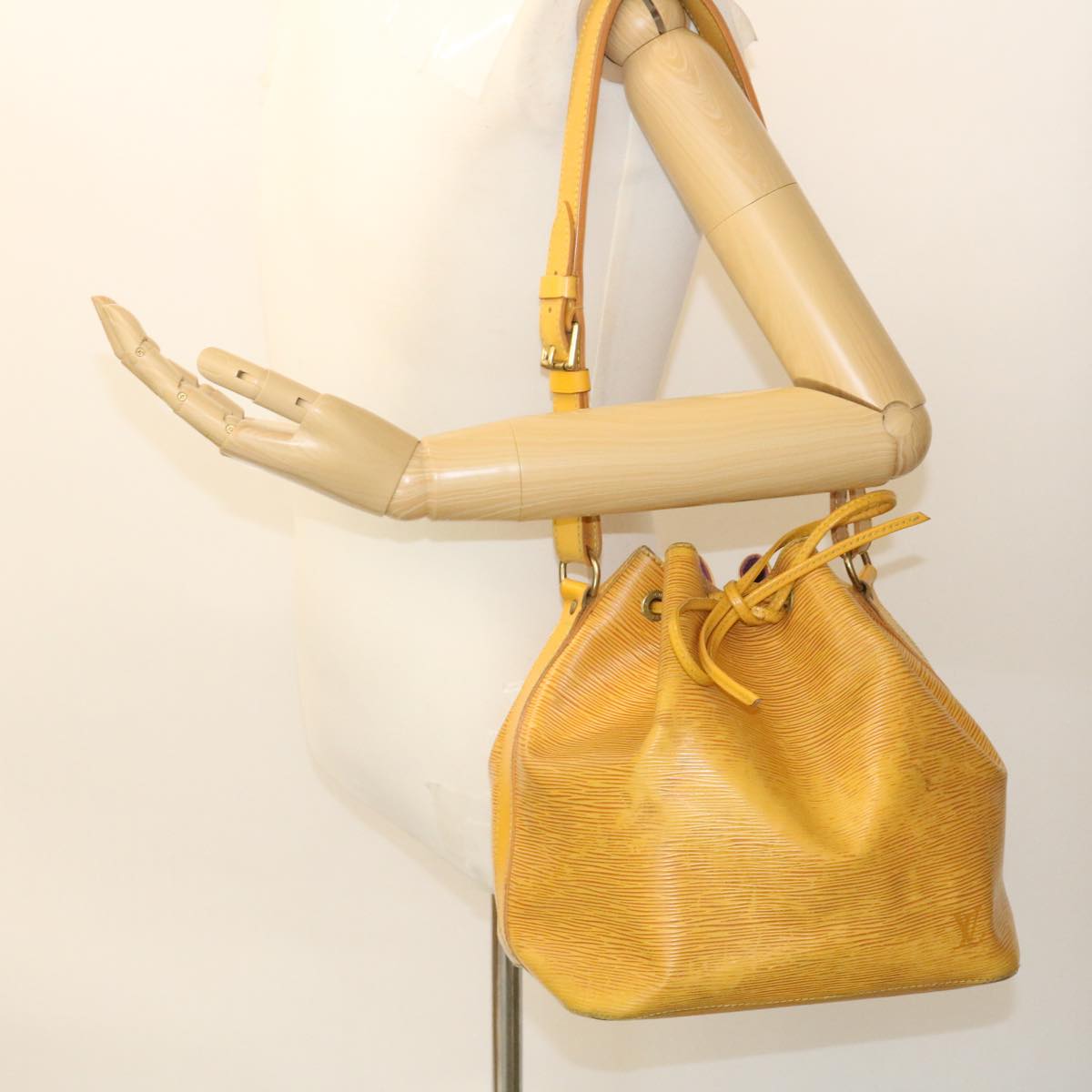 LOUIS VUITTON Epi Petit Noe Shoulder Bag Yellow M44109 LV Auth 35108