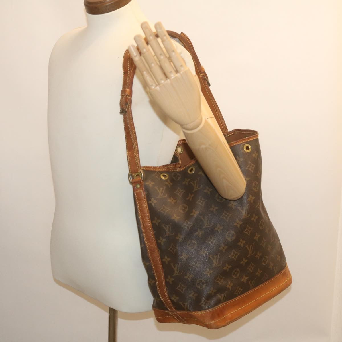 LOUIS VUITTON Monogram Noe Shoulder Bag M42224 LV Auth 35166