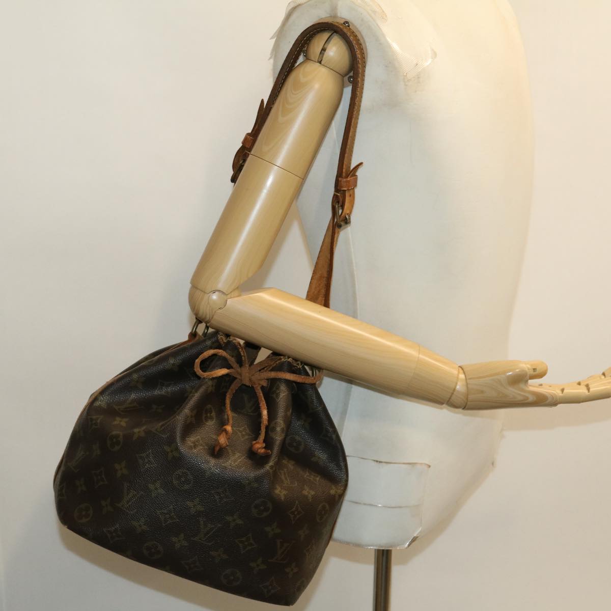 LOUIS VUITTON Monogram Petit Noe Shoulder Bag M42226 LV Auth 35218