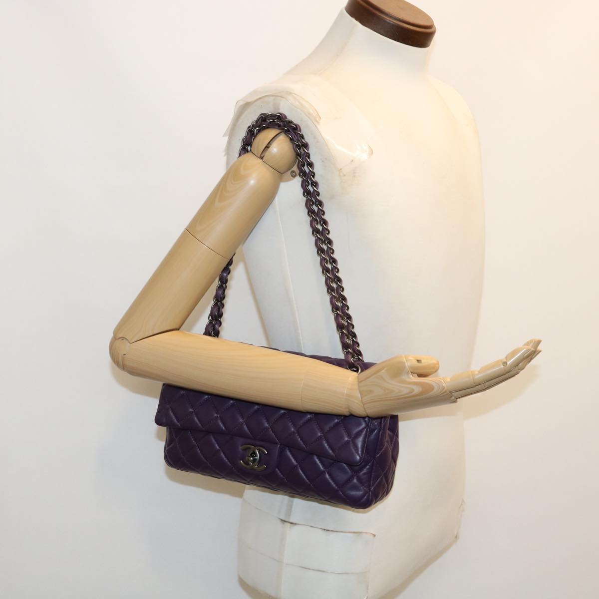 CHANEL Matelasse Double Flap Chain Shoulder Bag Lamb Skin Purple CC Auth 35291A