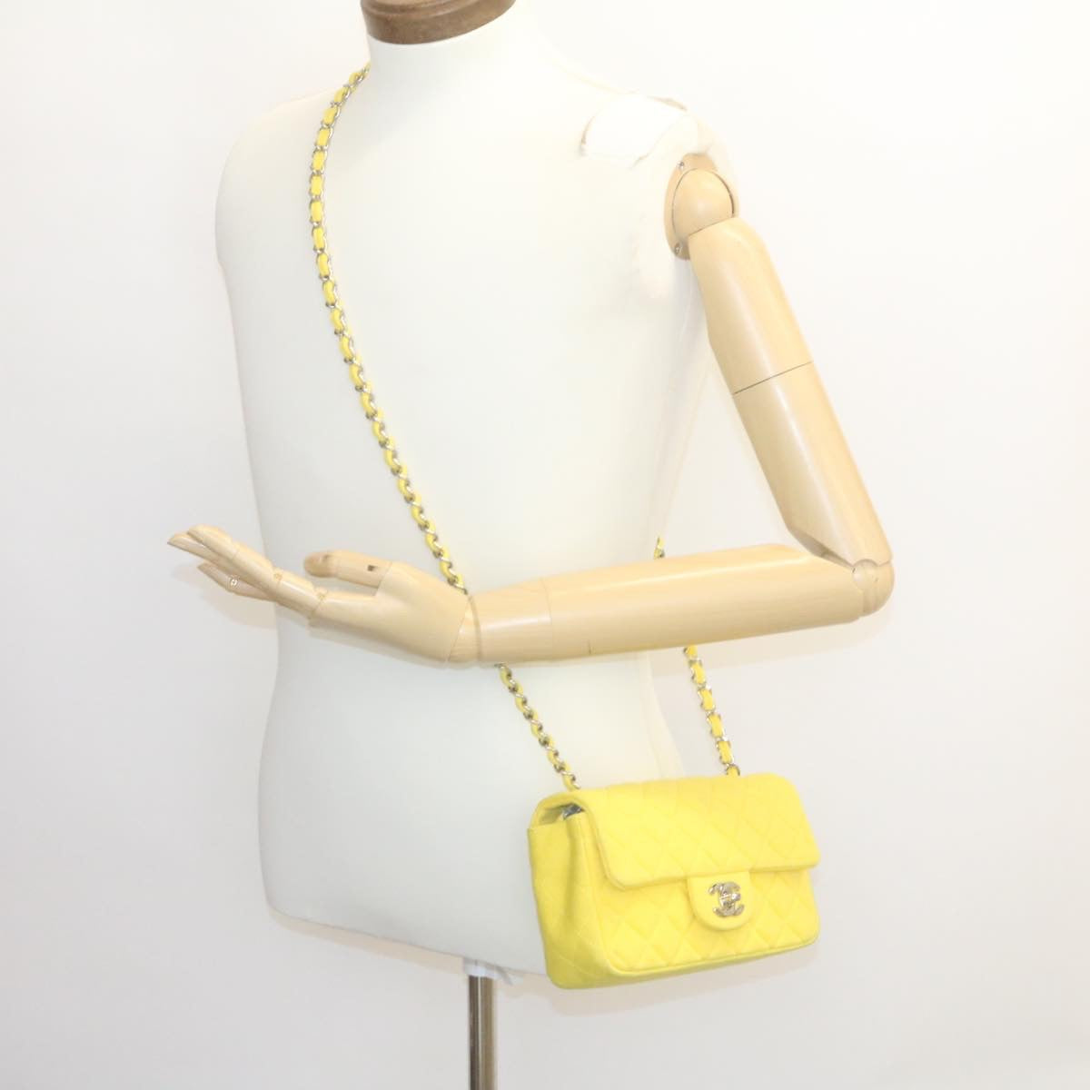 CHANEL Matelasse Chain Flap Shoulder Bag Turn Lock Yellow CC Auth 34513A