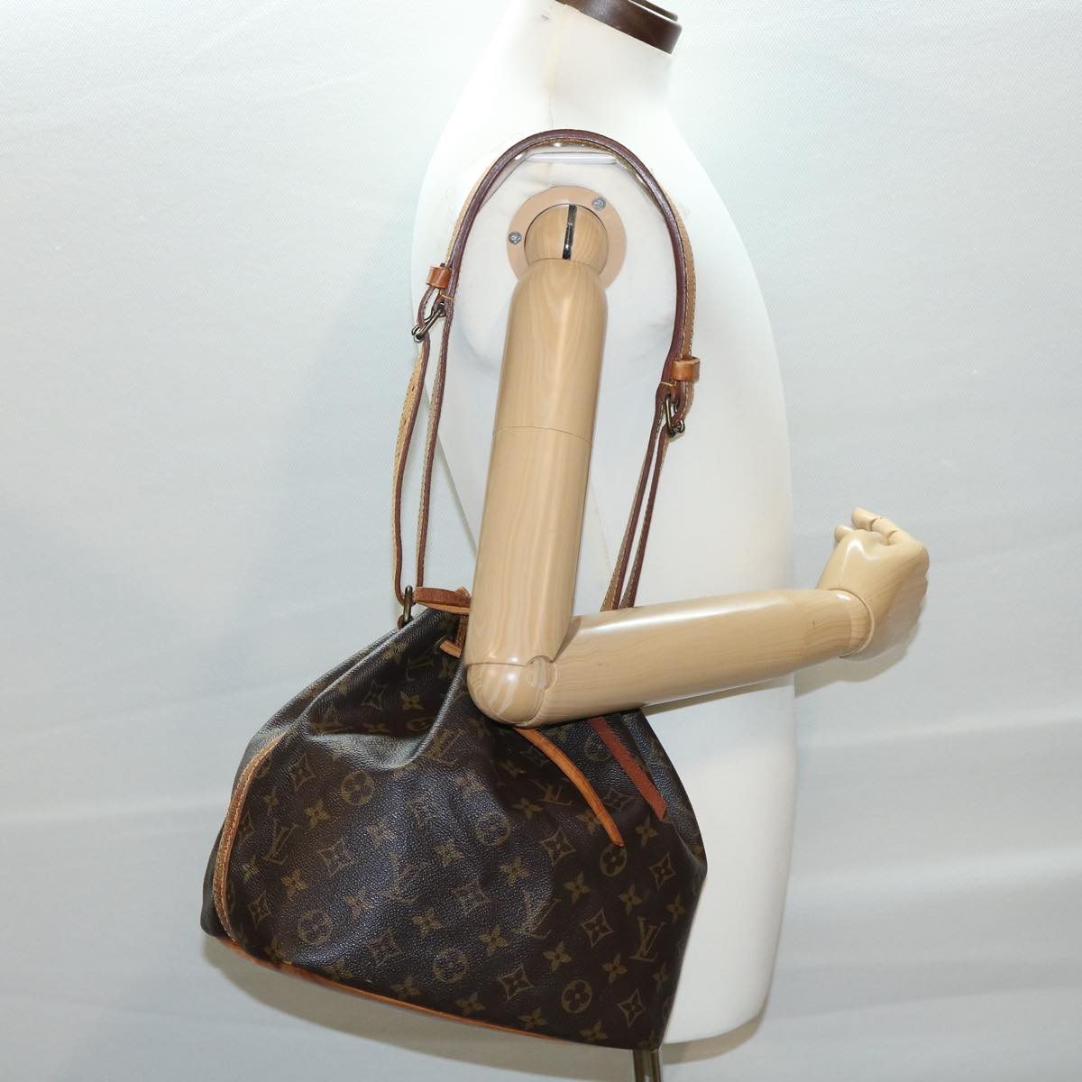 LOUIS VUITTON Monogram Petit Noe Shoulder Bag M42226 LV Auth 34793