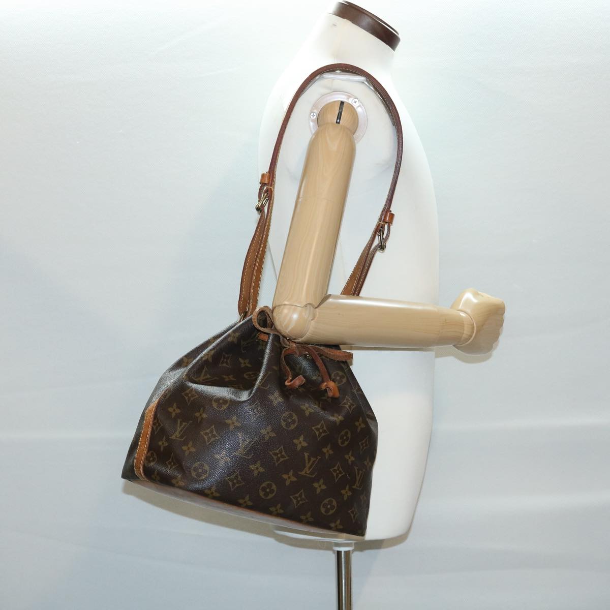 LOUIS VUITTON Monogram Petit Noe Shoulder Bag M42226 LV Auth 34794