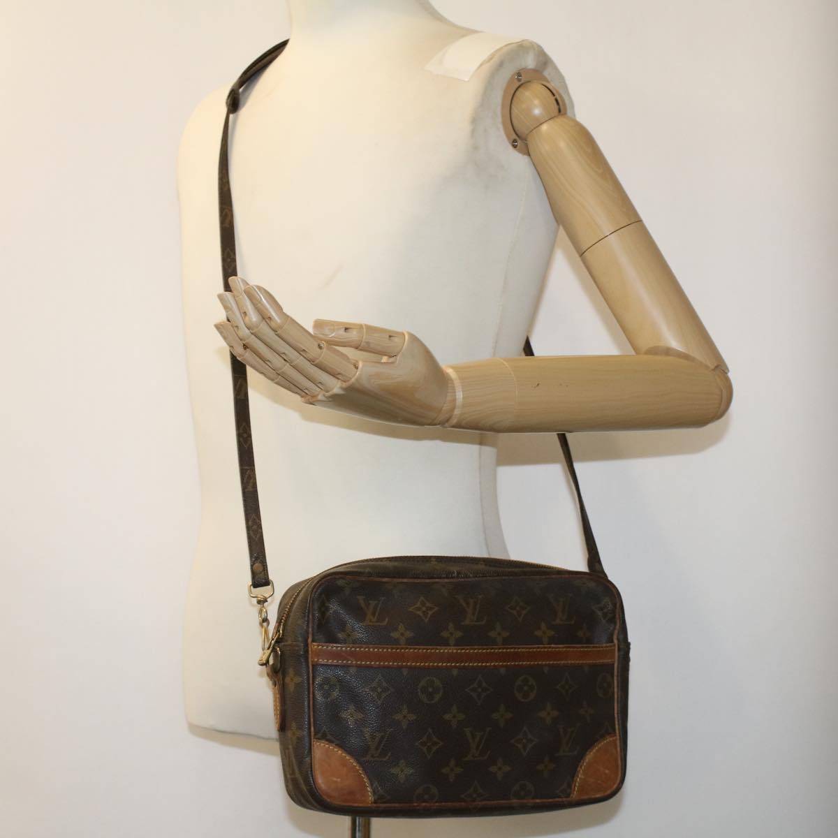 LOUIS VUITTON Monogram Trocadero 27 Shoulder Bag M51274 LV Auth 34821