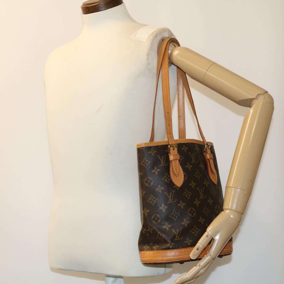 LOUIS VUITTON Monogram Bucket PM Shoulder Bag M42238 LV Auth pt2995