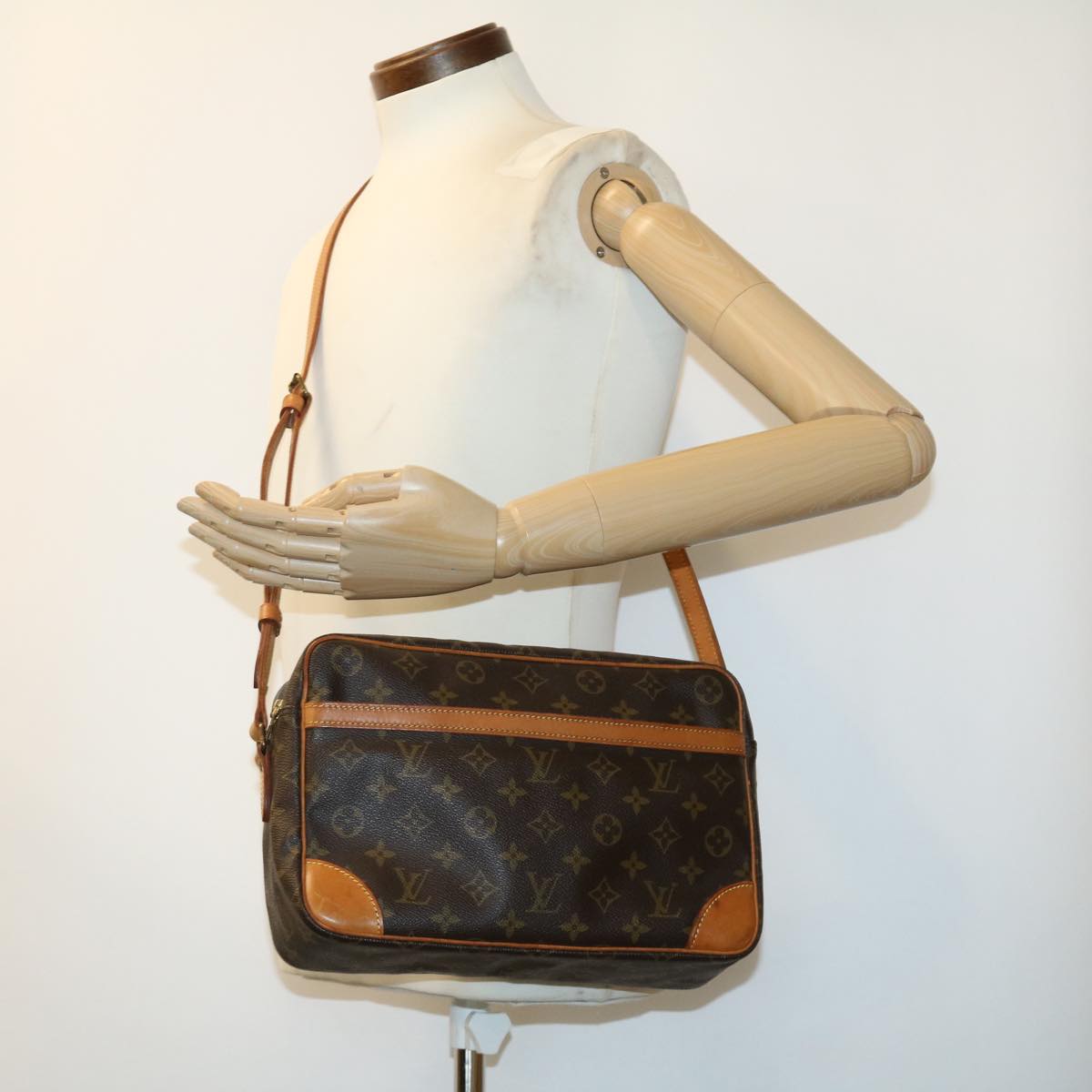 LOUIS VUITTON Monogram Trocadero 30 Shoulder Bag M51272 LV Auth pt4087