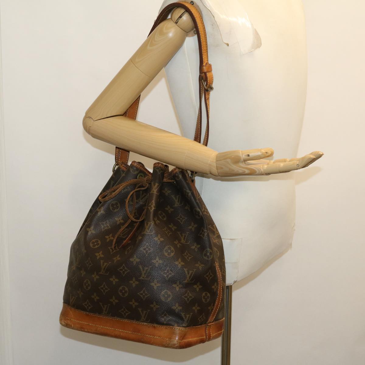 LOUIS VUITTON Monogram Noe Shoulder Bag M42224 LV Auth rd2447