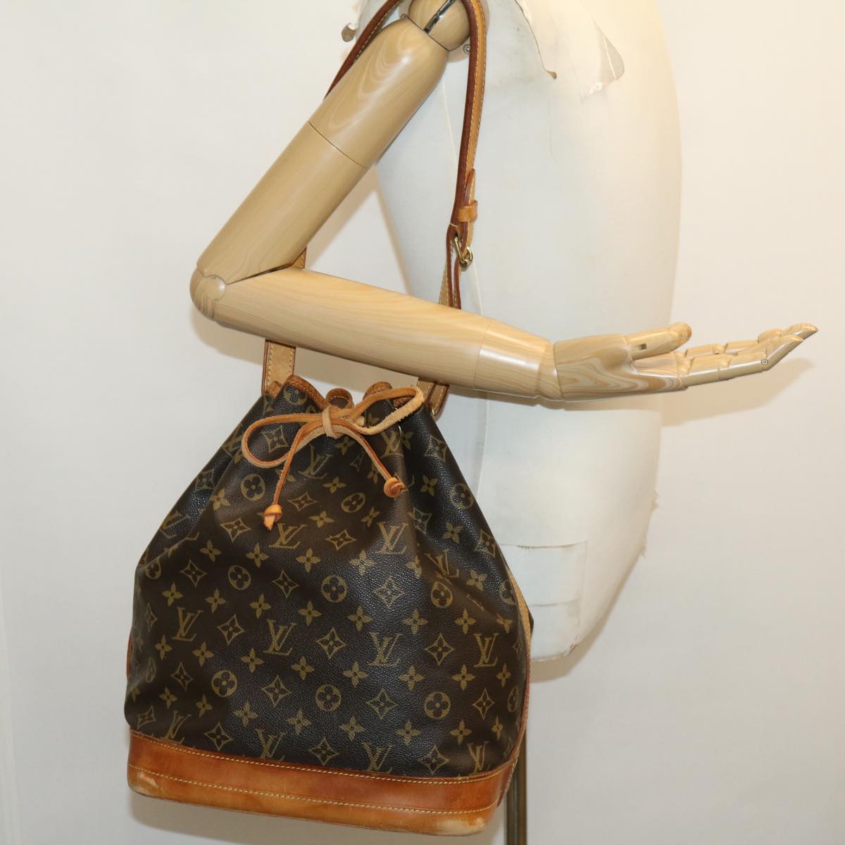 LOUIS VUITTON Monogram Noe Shoulder Bag M42224 LV Auth rd2465