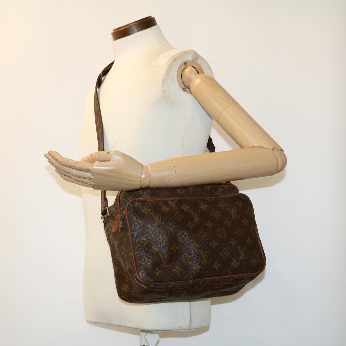 LOUIS VUITTON Monogram Migra Tour GM Shoulder Bag LV Auth rd2637