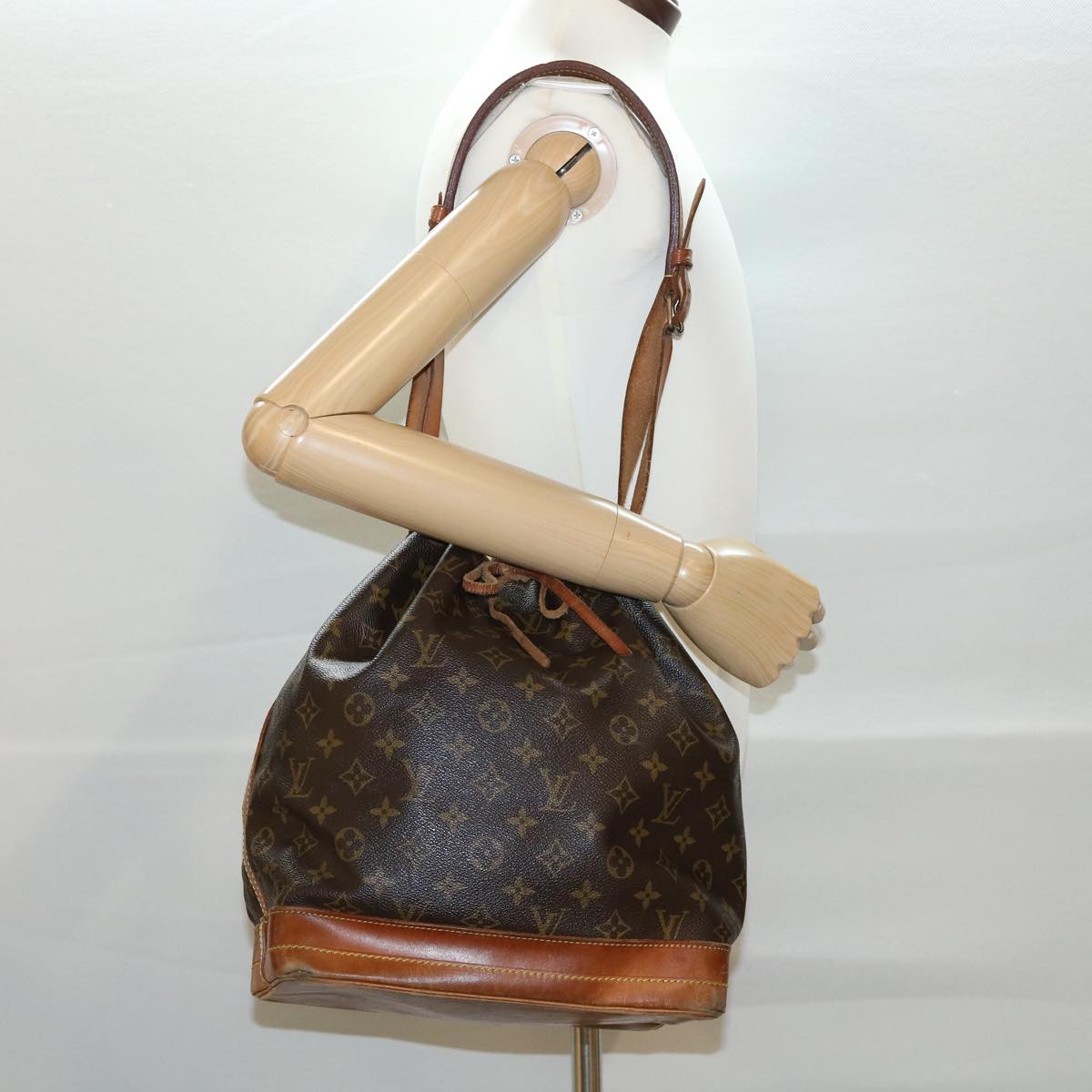 LOUIS VUITTON Monogram Noe Shoulder Bag M42224 LV Auth rd3067