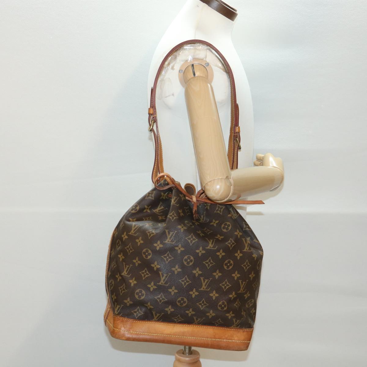 LOUIS VUITTON Monogram Noe Shoulder Bag M42224 LV Auth rd4548