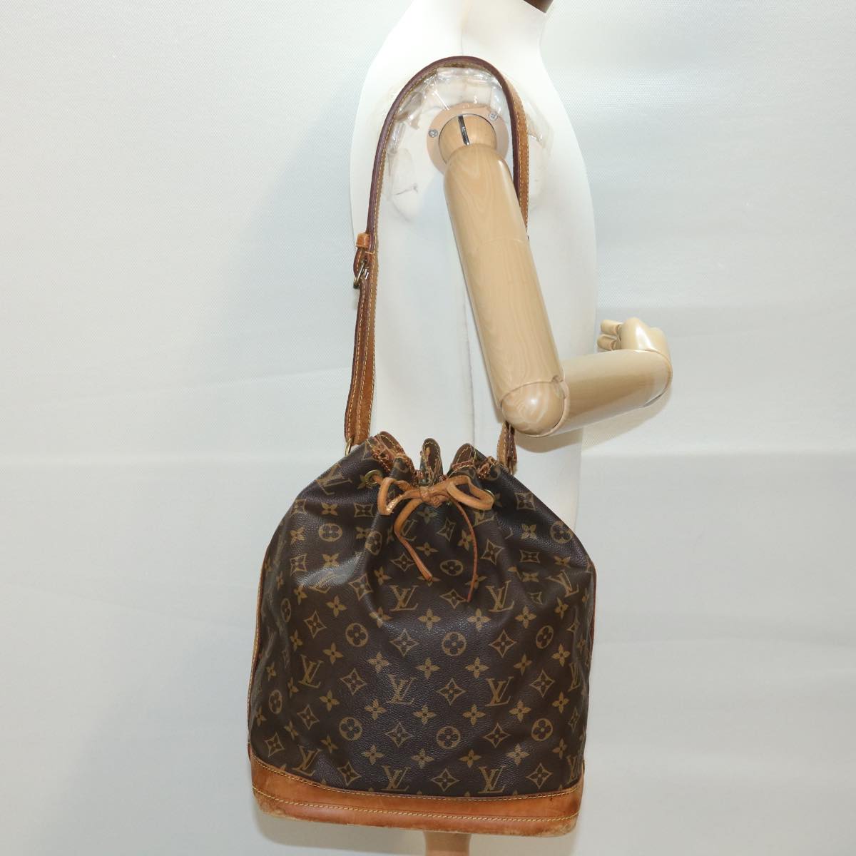 LOUIS VUITTON Monogram Noe Shoulder Bag M42224 LV Auth rd4565