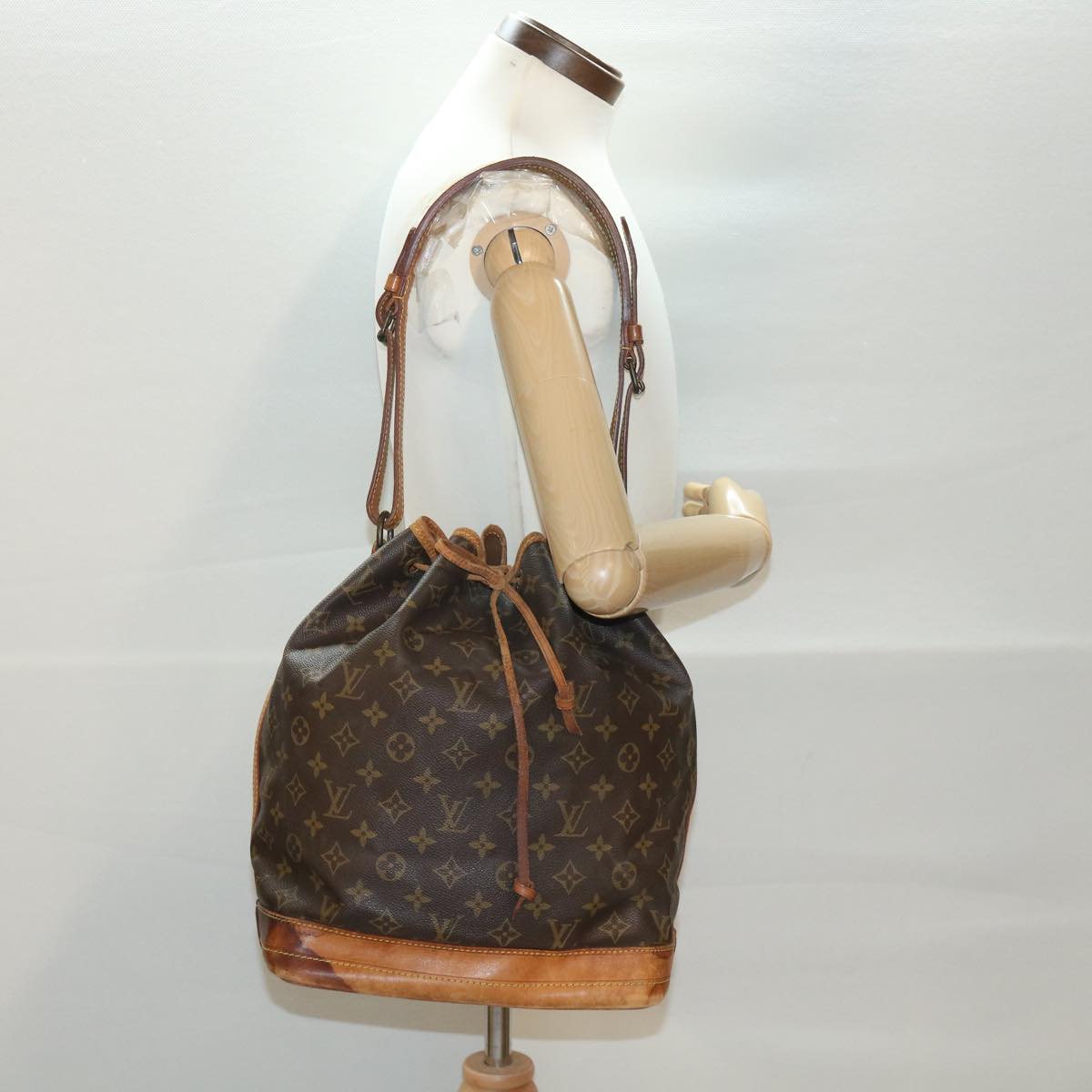 LOUIS VUITTON Monogram Noe Shoulder Bag M42224 LV Auth rd4579