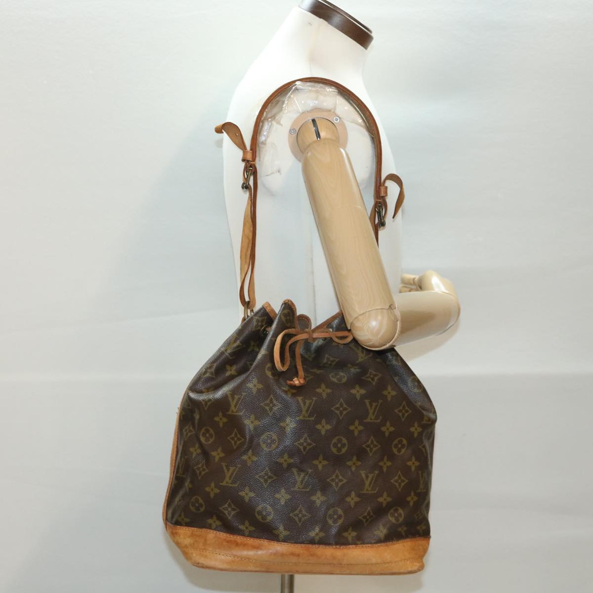 LOUIS VUITTON Monogram Noe Shoulder Bag M42224 LV Auth rd4584